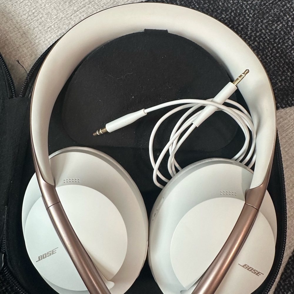 Bose White and Rose Gold Over-Ear wireless Bluetooth Headphones